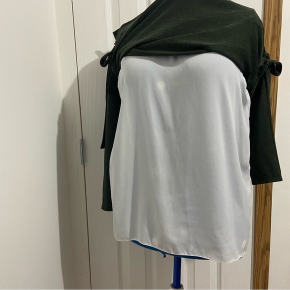 Dorothy Perkins women green knit and white polyester pullover top. Size 16. Used - Picture 3 of 8